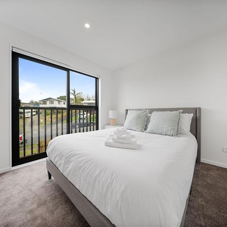 West Harbour Modern 4-Bedroom Retreat Auckland Esterno foto